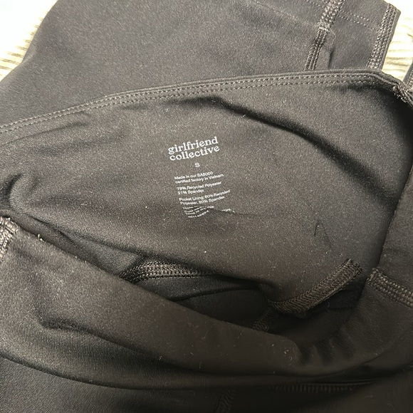 Size Small Girlfriend Collective high rise compression leggings w/ side pockets - Picture 2 of 3